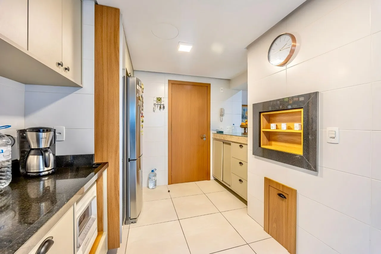 R$ 1.380.000 - EXCELENTE APARTAMENTO - 134M2 - 3 DORM - 2 SU&Iacute;TES - 4 VAGAS - DEP&Oacute;SITO Rua Araruama Porto Alegre - 