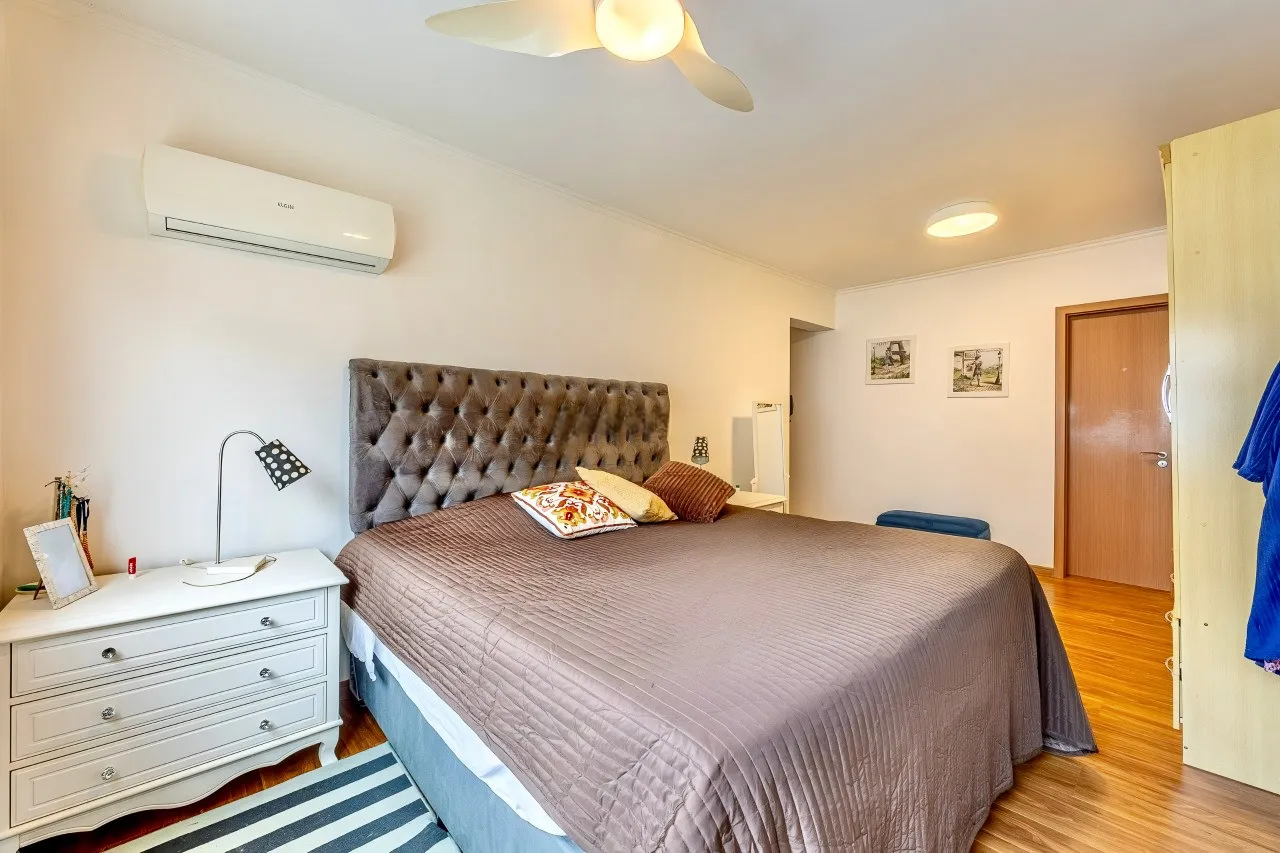 R$ 1.380.000 - EXCELENTE APARTAMENTO - 134M2 - 3 DORM - 2 SU&Iacute;TES - 4 VAGAS - DEP&Oacute;SITO Rua Araruama Porto Alegre - 