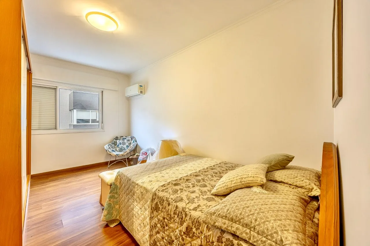 R$ 1.380.000 - EXCELENTE APARTAMENTO - 134M2 - 3 DORM - 2 SU&Iacute;TES - 4 VAGAS - DEP&Oacute;SITO Rua Araruama Porto Alegre - 