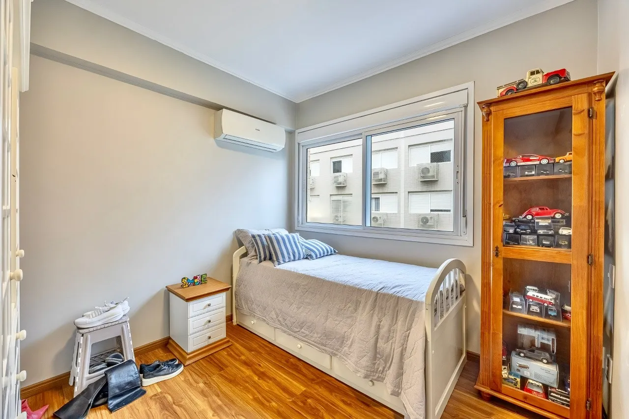 R$ 1.380.000 - EXCELENTE APARTAMENTO - 134M2 - 3 DORM - 2 SU&Iacute;TES - 4 VAGAS - DEP&Oacute;SITO Rua Araruama Porto Alegre - 