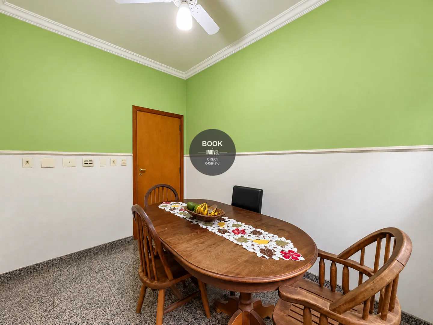 O mar na varanda e espa&ccedil;o para viver grandes momentos com a sua fam&iacute;lia! Rua Carlos de Campos Santos - 