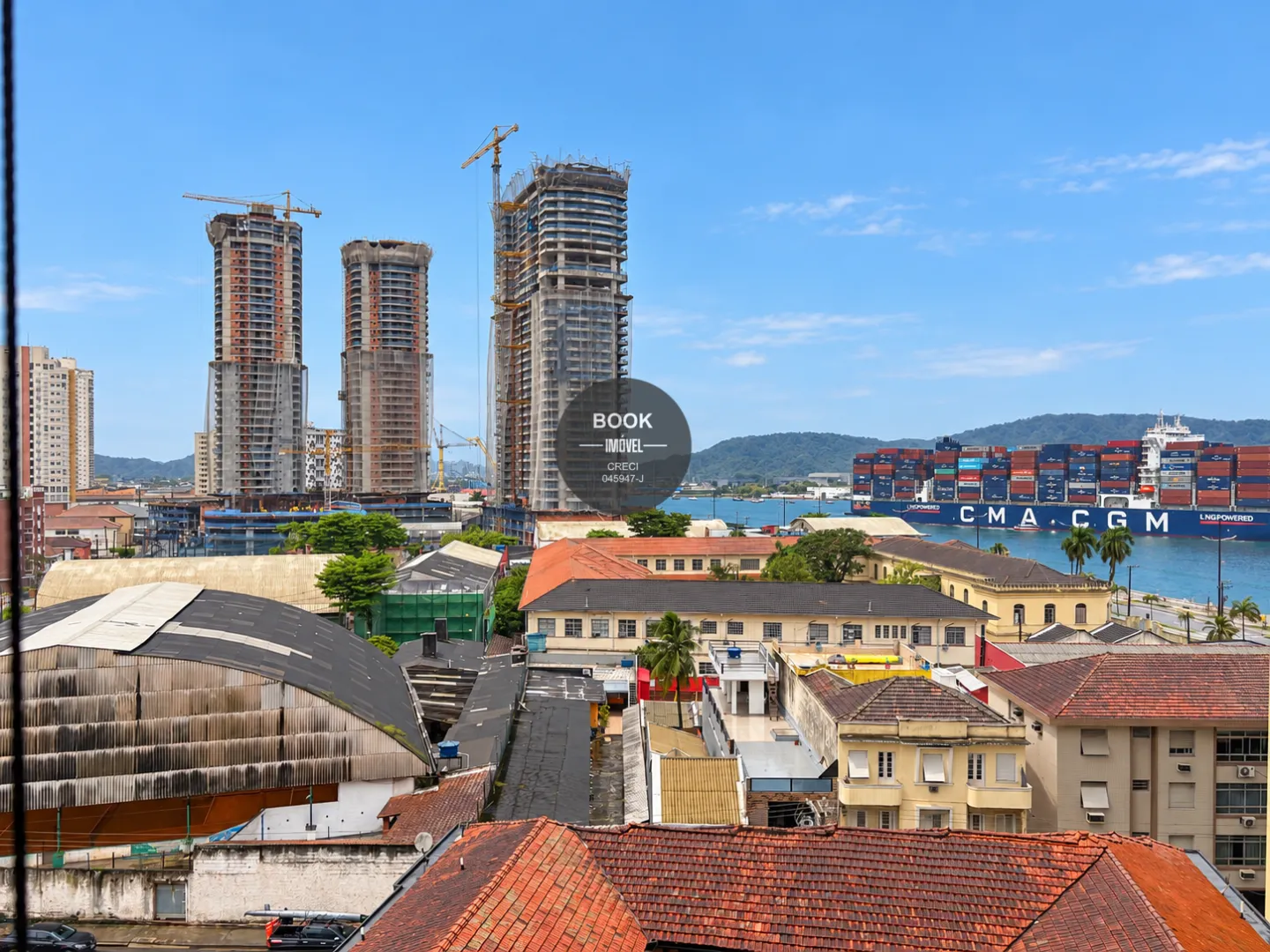 O mar na varanda e espa&ccedil;o para viver grandes momentos com a sua fam&iacute;lia! Rua Carlos de Campos Santos - 