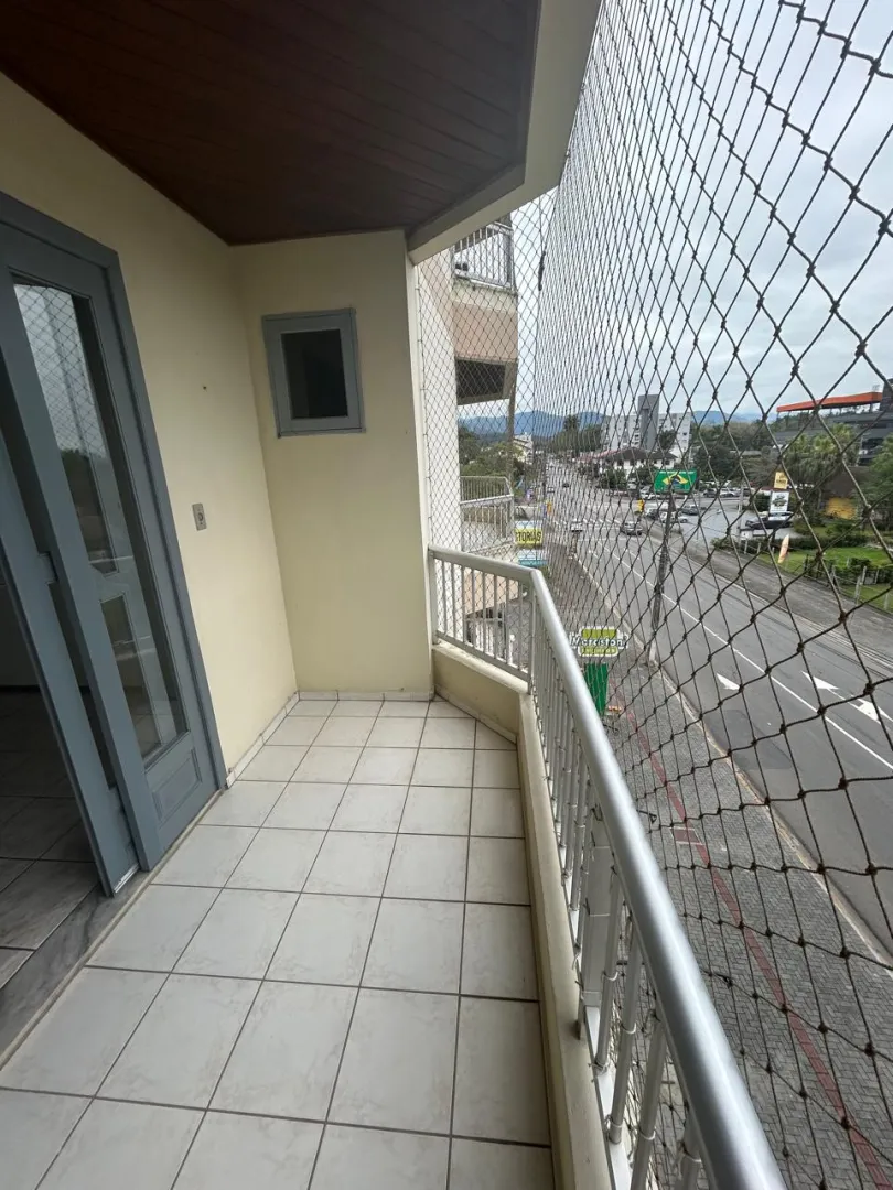 Apartamento amplo. Bem localizado  Timbó - 