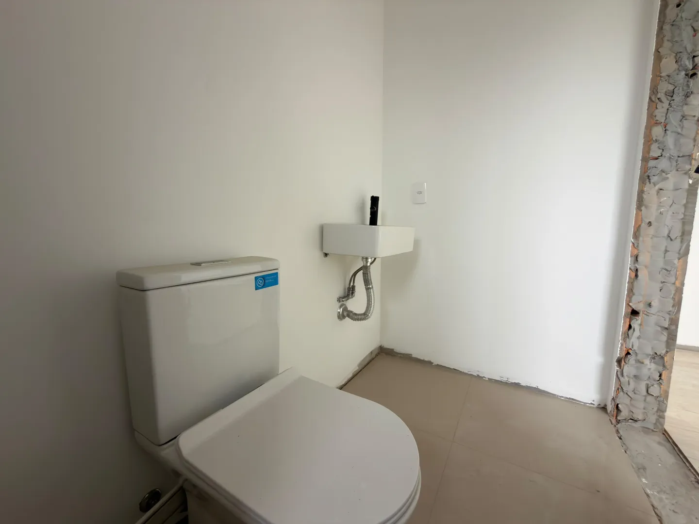 Duplex Semi Mobiliado ,sendo 2 suites + escrit&oacute;rio com bws ,2 vagas de garagem  Timbó - 