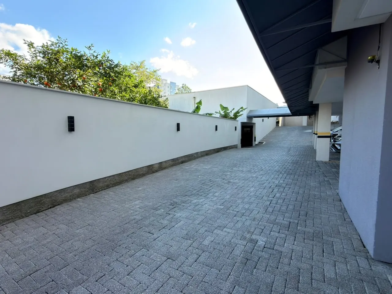 Duplex Semi Mobiliado ,sendo 2 suites + escrit&oacute;rio com bws ,2 vagas de garagem  Timbó - 