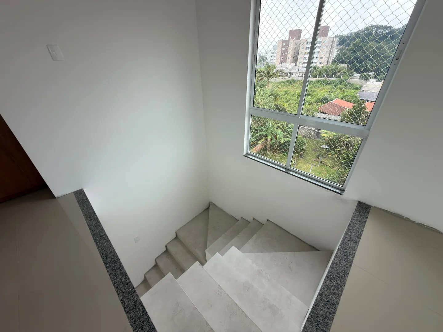 Duplex Semi Mobiliado ,sendo 2 suites + escrit&oacute;rio com bws ,2 vagas de garagem  Timbó - 