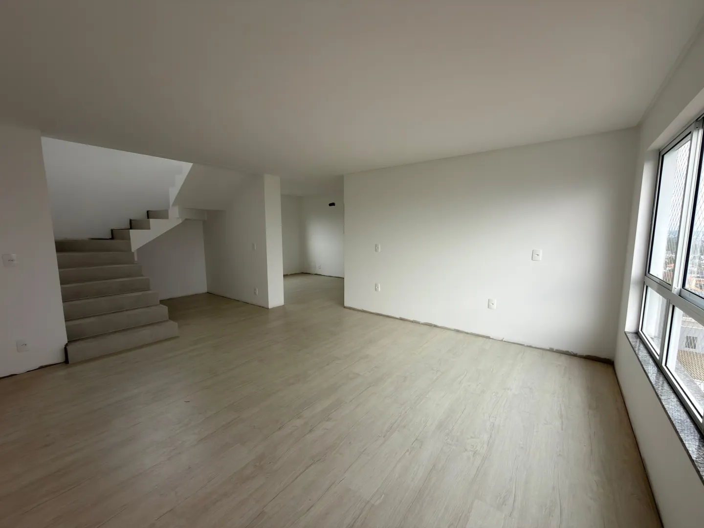 Duplex Semi Mobiliado ,sendo 2 suites + escrit&oacute;rio com bws ,2 vagas de garagem  Timbó - 