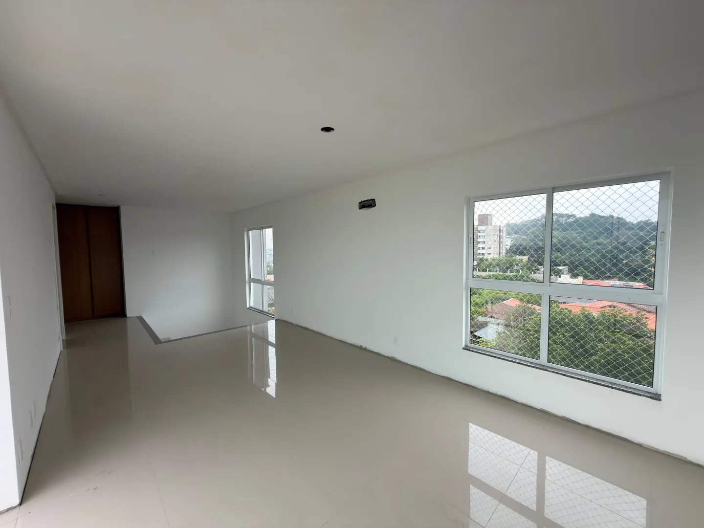 Duplex Semi Mobiliado ,sendo 2 suites + escrit&oacute;rio com bws ,2 vagas de garagem  Timbó - 