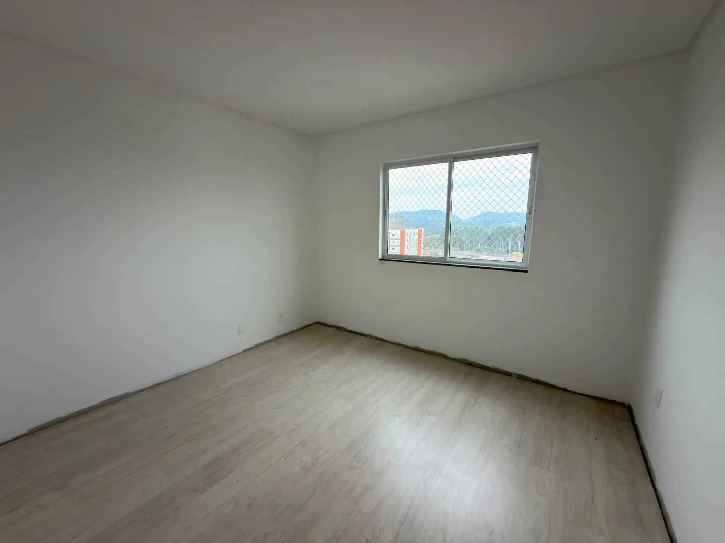 Duplex Semi Mobiliado ,sendo 2 suites + escrit&oacute;rio com bws ,2 vagas de garagem  Timbó - 
