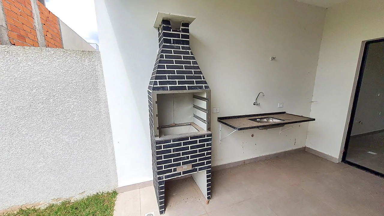 Casa t&eacute;rrea com p&eacute;-direito de 4,5 m e 3 dormit&oacute;rios no Lago dos P&aacute;ssaros  Cotia - 