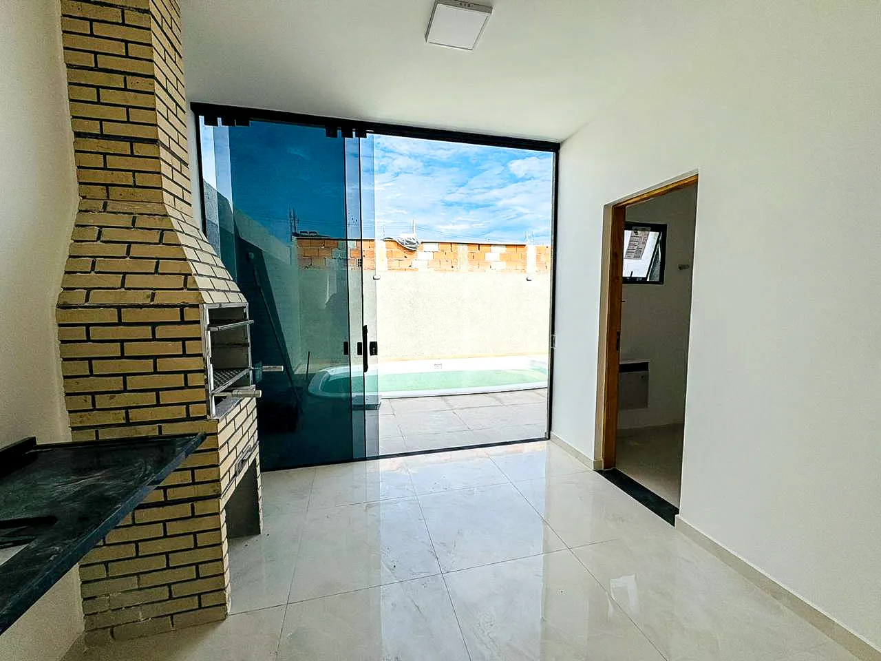 Casa t&eacute;rrea com piscina iluminada e espa&ccedil;o gourmet no Lago dos P&aacute;ssaros  Cotia - 