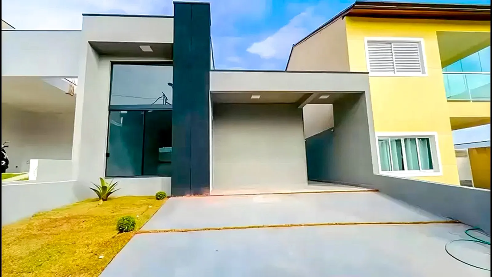 Casa t&eacute;rrea com piscina iluminada e espa&ccedil;o gourmet no Lago dos P&aacute;ssaros  Cotia - 