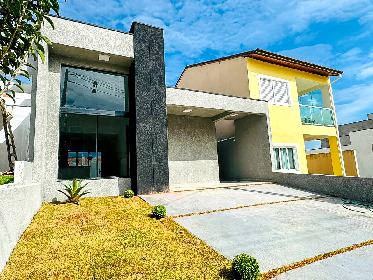 Casa t&eacute;rrea com piscina iluminada e espa&ccedil;o gourmet no Lago dos P&aacute;ssaros  Cotia - 
