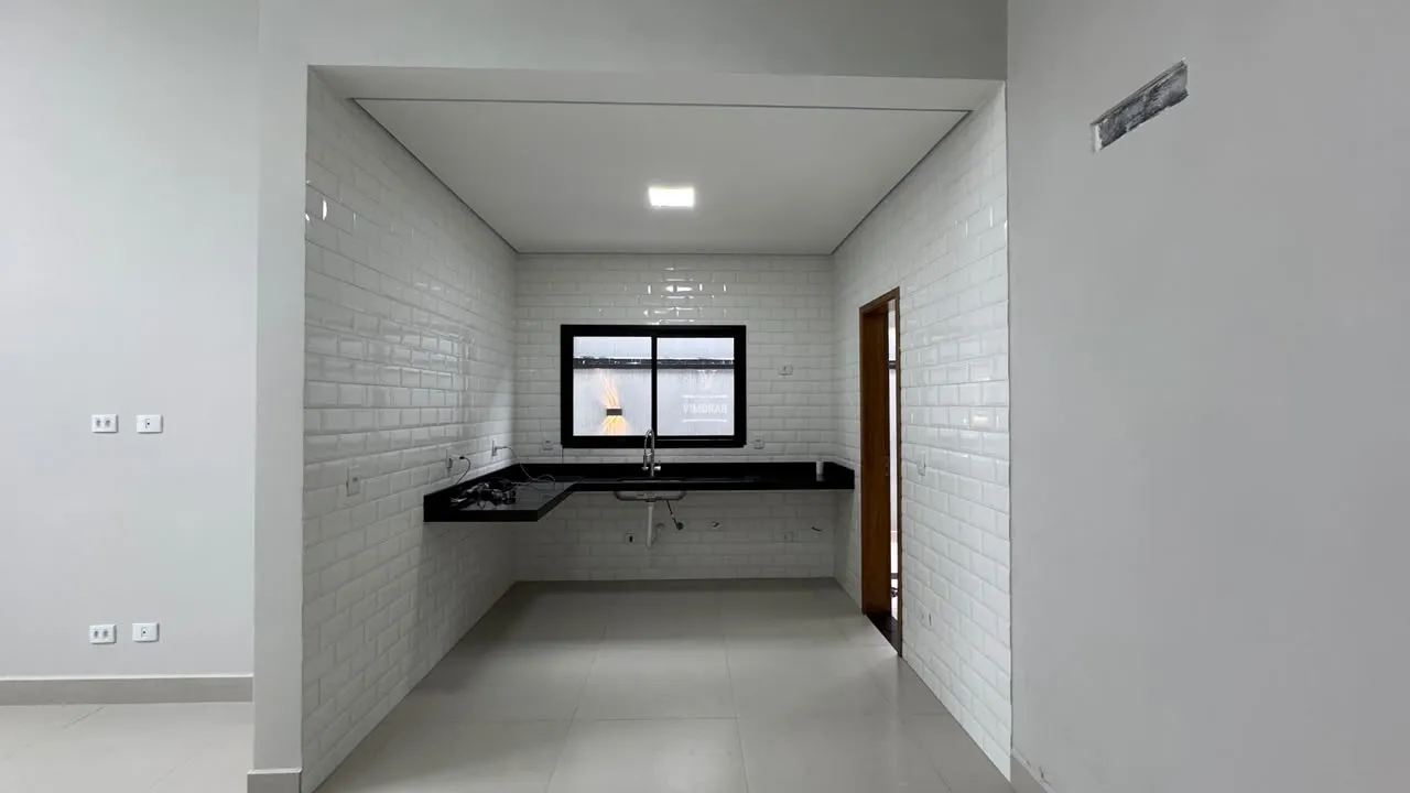 Casa 3 dormit&oacute;rios sendo 1 su&iacute;te + &aacute;rea gourmet com churrasqueira  Itaquaquecetuba - 