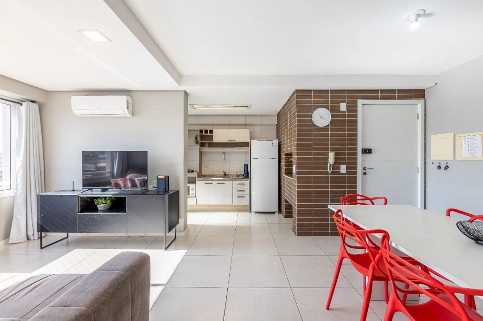 R$ 425.000 - OPORTUNIDADE - &Oacute;TIMO APARTAMENTO - 60M2 - 2 DORM - SU&Iacute;TE - 2 VAGAS Avenida Bento Gonçalves Porto Alegre - 