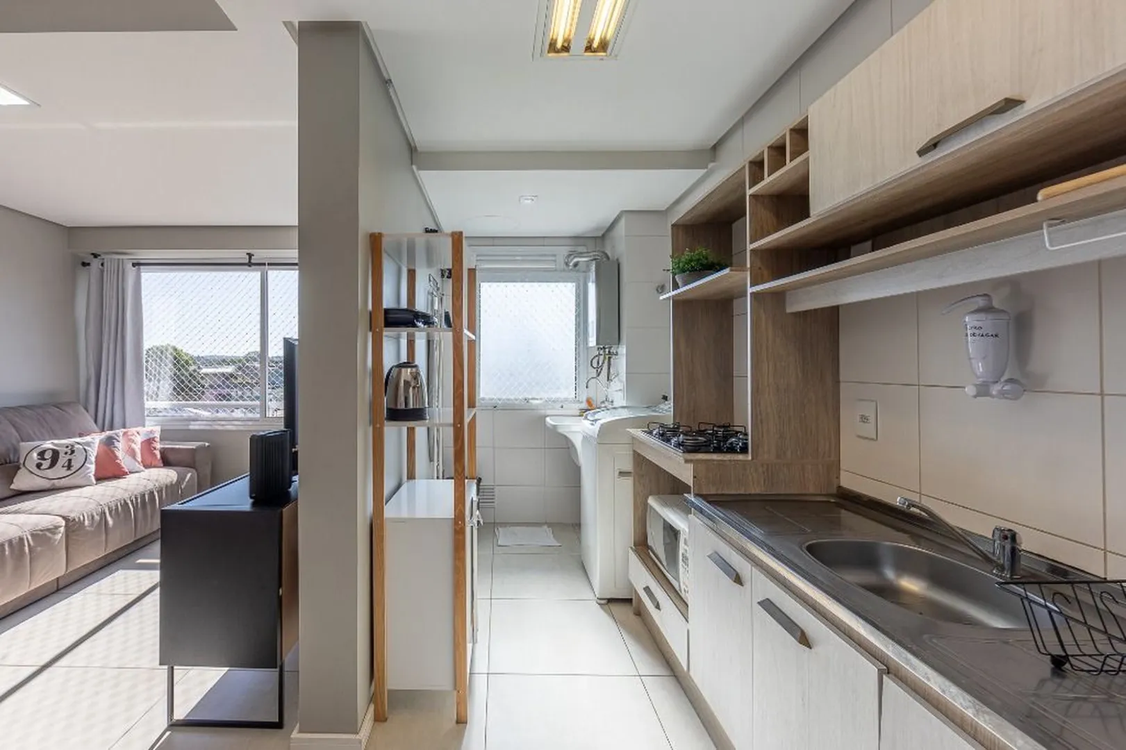 R$ 425.000 - OPORTUNIDADE - &Oacute;TIMO APARTAMENTO - 60M2 - 2 DORM - SU&Iacute;TE - 2 VAGAS Avenida Bento Gonçalves Porto Alegre - 