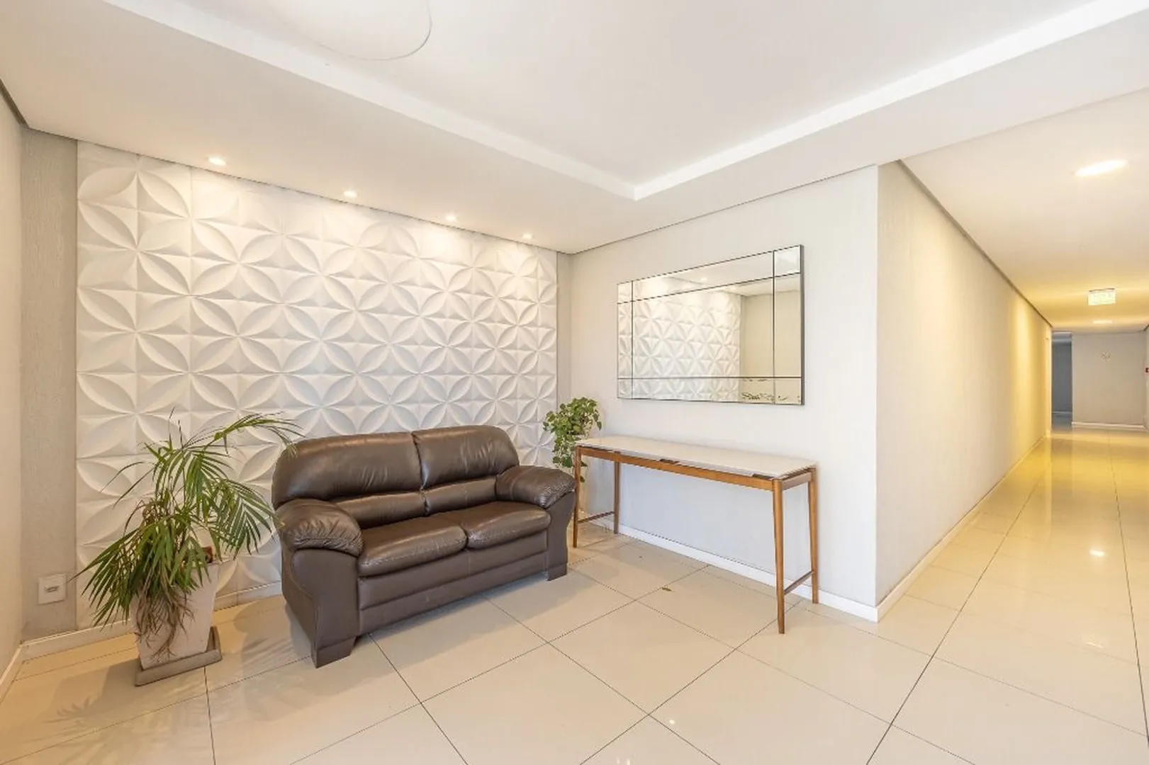 R$ 425.000 - OPORTUNIDADE - &Oacute;TIMO APARTAMENTO - 60M2 - 2 DORM - SU&Iacute;TE - 2 VAGAS Avenida Bento Gonçalves Porto Alegre - 