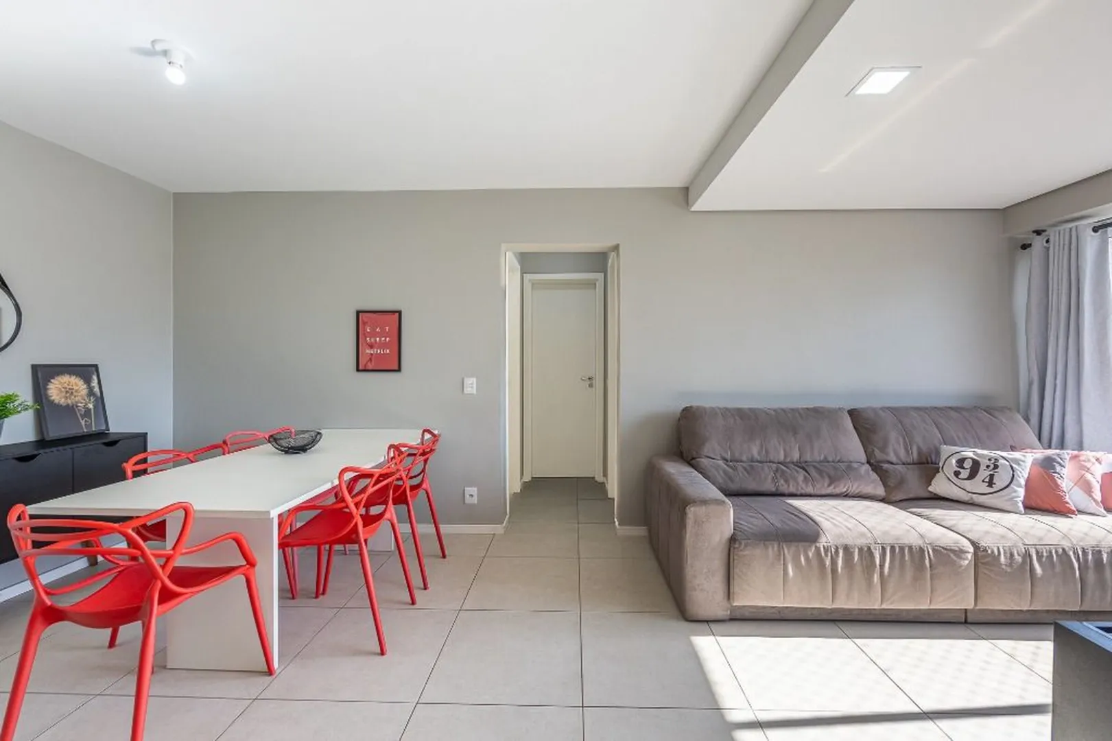 R$ 425.000 - OPORTUNIDADE - &Oacute;TIMO APARTAMENTO - 60M2 - 2 DORM - SU&Iacute;TE - 2 VAGAS Avenida Bento Gonçalves Porto Alegre - 