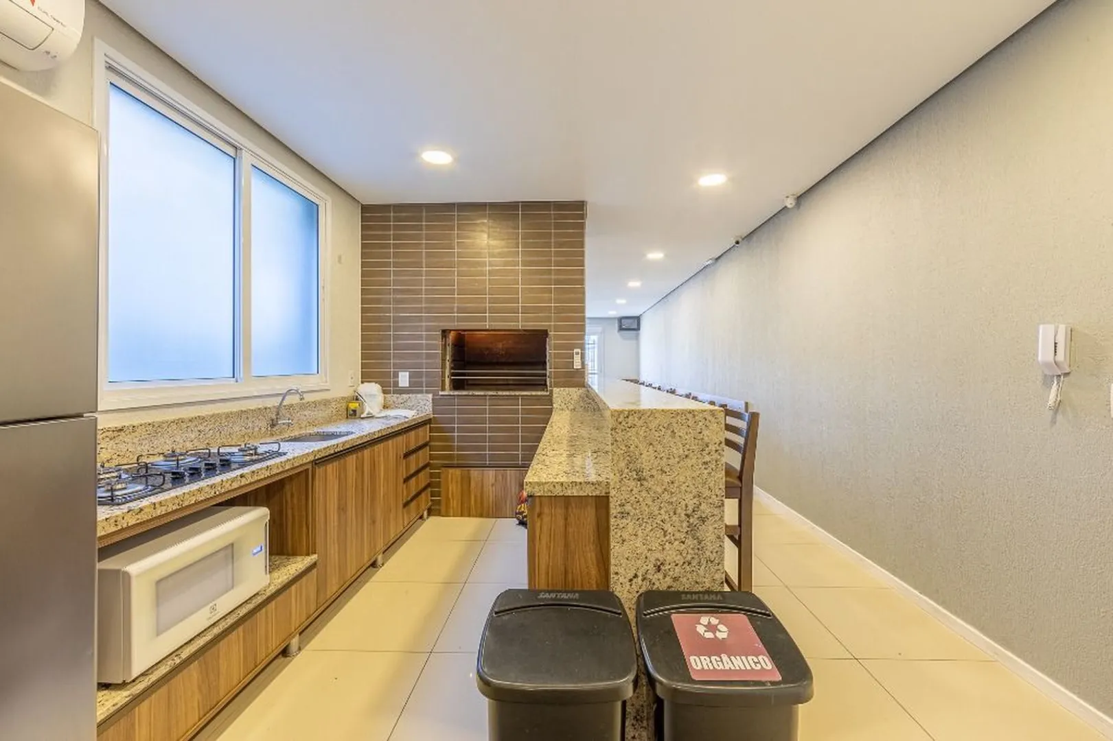 R$ 425.000 - OPORTUNIDADE - &Oacute;TIMO APARTAMENTO - 60M2 - 2 DORM - SU&Iacute;TE - 2 VAGAS Avenida Bento Gonçalves Porto Alegre - 