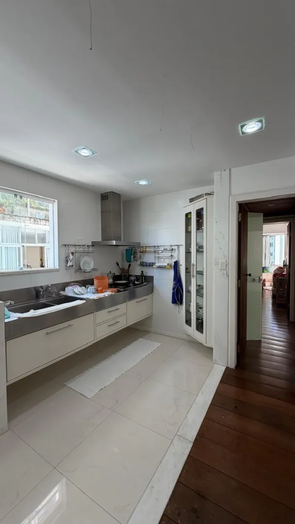 APARTAMENTO 4 QUARTOS SU&Iacute;TES 2 GARAGENS ELEVADOR &Agrave; VENDA NA GRA&Ccedil;A Rua da Paz Salvador - 