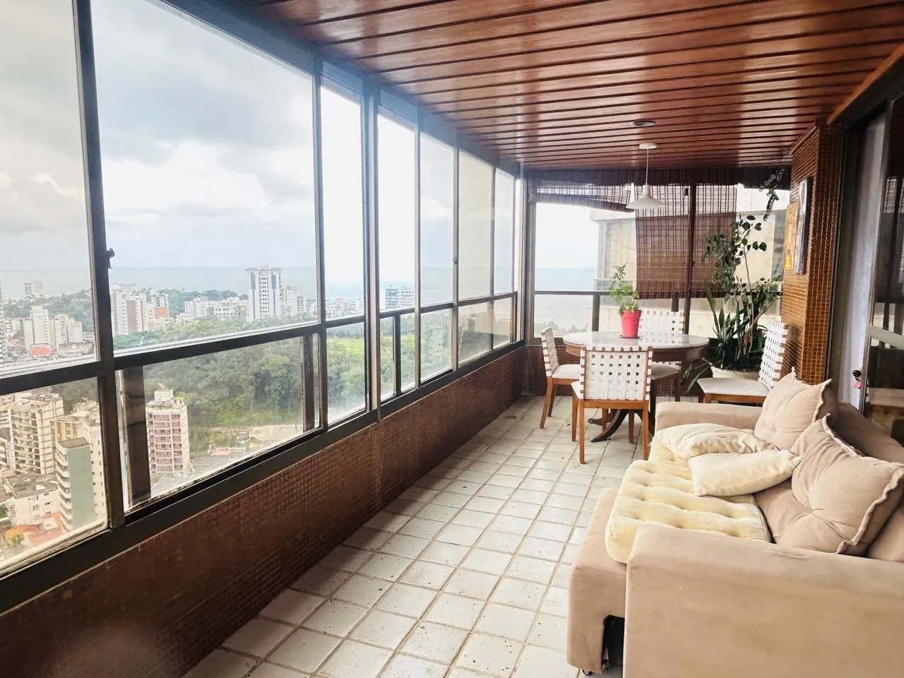 APARTAMENTO 330m&sup2; 4 SU&Iacute;TES ANDAR ALTO VARANDA QUADRA &Agrave; VENDA NA BARRA! Rua Tenente Pires Ferreira Salvador - 