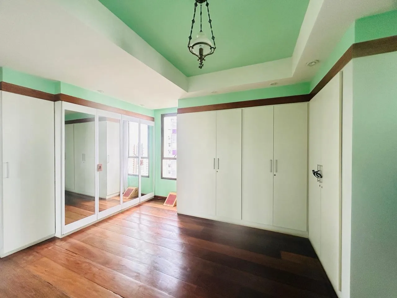 APARTAMENTO 330m&sup2; 4 SU&Iacute;TES ANDAR ALTO VARANDA QUADRA &Agrave; VENDA NA BARRA! Rua Tenente Pires Ferreira Salvador - 