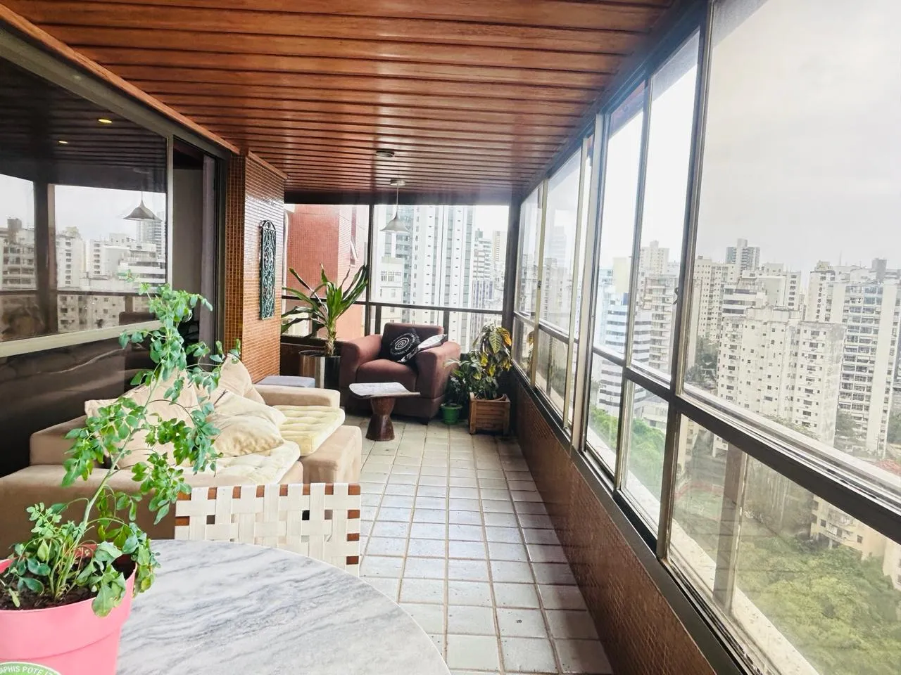 APARTAMENTO 330m&sup2; 4 SU&Iacute;TES ANDAR ALTO VARANDA QUADRA &Agrave; VENDA NA BARRA! Rua Tenente Pires Ferreira Salvador - 