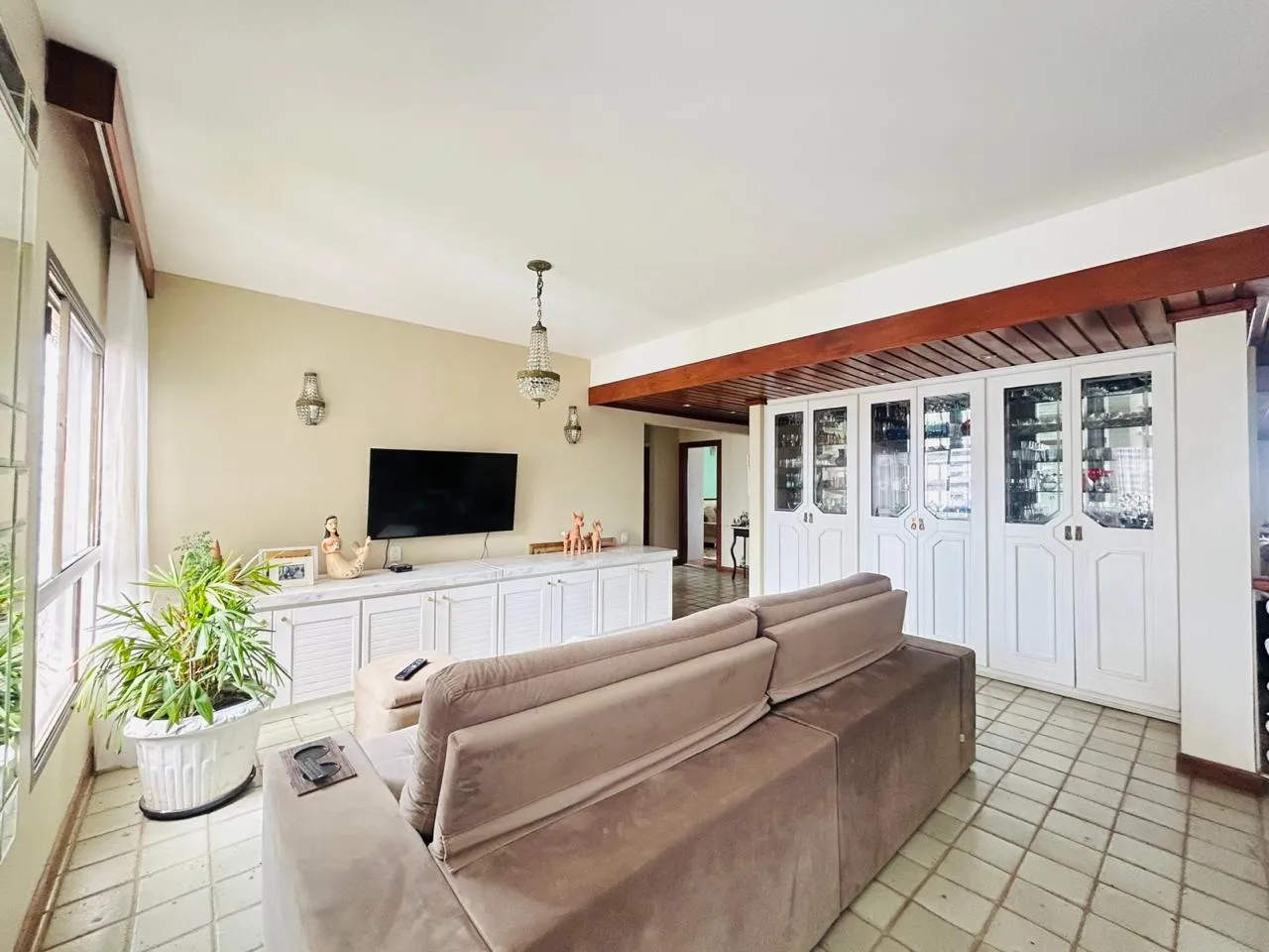 APARTAMENTO 330m&sup2; 4 SU&Iacute;TES ANDAR ALTO VARANDA QUADRA &Agrave; VENDA NA BARRA! Rua Tenente Pires Ferreira Salvador - 