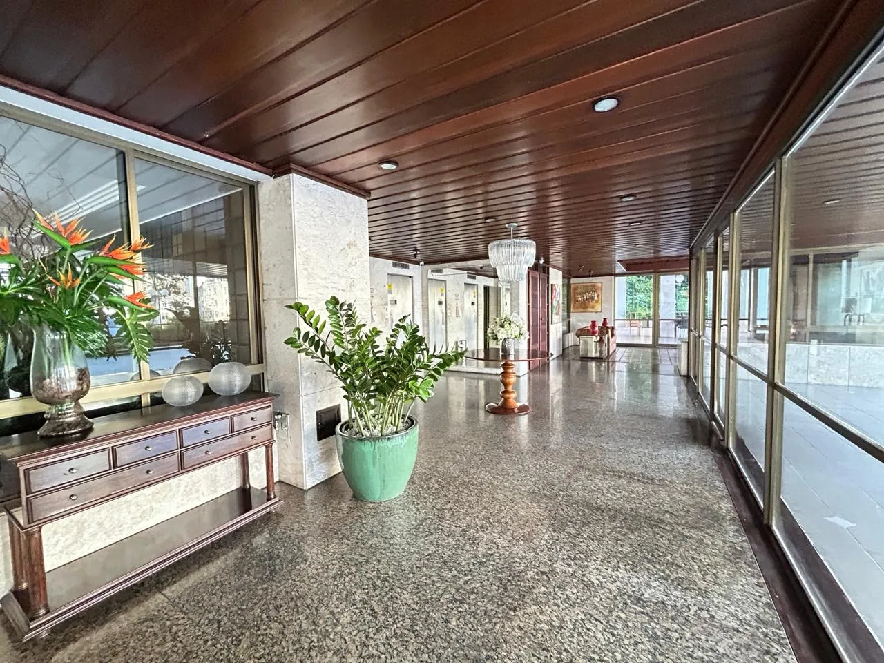 APARTAMENTO 330m&sup2; 4 SU&Iacute;TES ANDAR ALTO VARANDA QUADRA &Agrave; VENDA NA BARRA! Rua Tenente Pires Ferreira Salvador - 