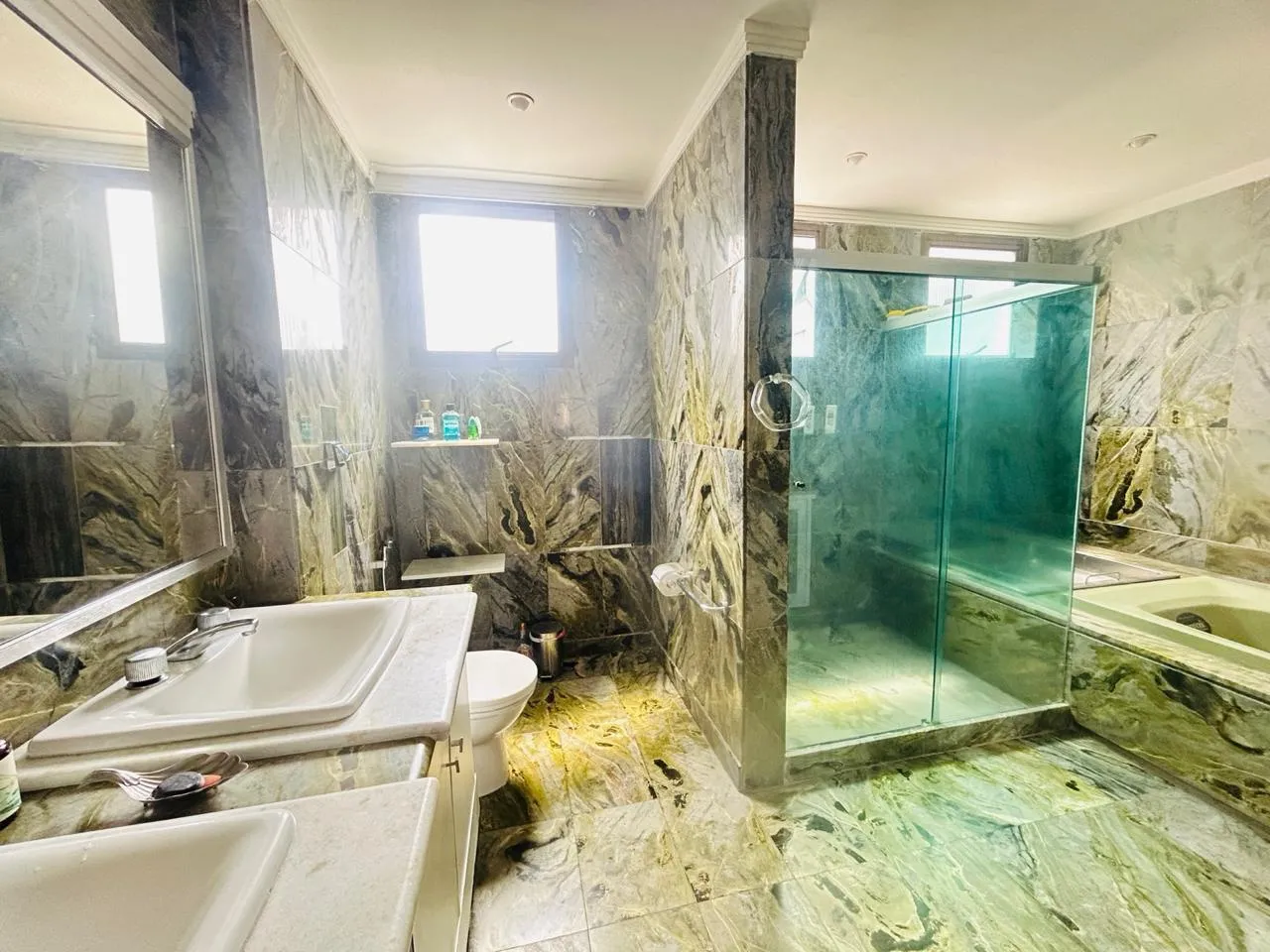 APARTAMENTO 330m&sup2; 4 SU&Iacute;TES ANDAR ALTO VARANDA QUADRA &Agrave; VENDA NA BARRA! Rua Tenente Pires Ferreira Salvador - 