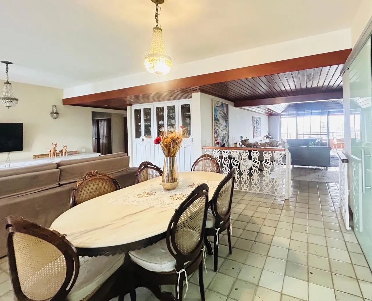 APARTAMENTO 330m&sup2; 4 SU&Iacute;TES ANDAR ALTO VARANDA QUADRA &Agrave; VENDA NA BARRA! Rua Tenente Pires Ferreira Salvador - 