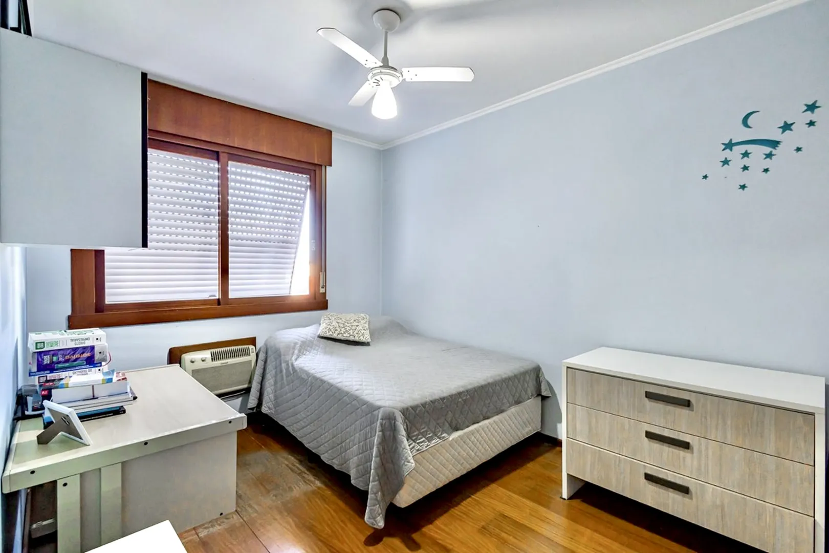 R$ 685.000 - AMPLO APARTAMENTO - 124M2 - 3 DORM - SACADA - DEPEND&Ecirc;NCIA - 2 VAGAS Rua Honório Silveira Dias Porto Alegre - 