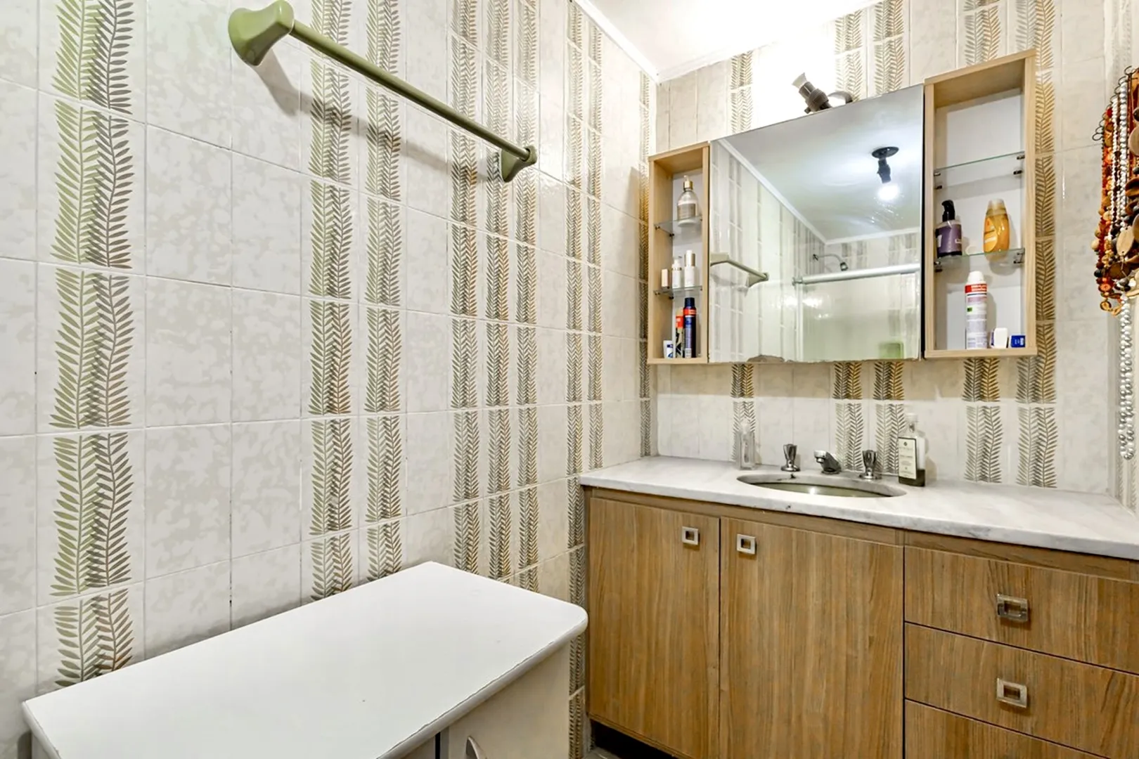 R$ 685.000 - AMPLO APARTAMENTO - 124M2 - 3 DORM - SACADA - DEPEND&Ecirc;NCIA - 2 VAGAS Rua Honório Silveira Dias Porto Alegre - 