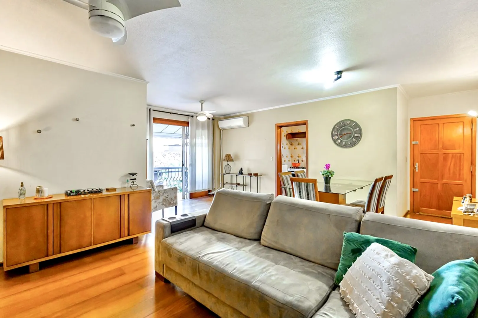 R$ 685.000 - AMPLO APARTAMENTO - 124M2 - 3 DORM - SACADA - DEPEND&Ecirc;NCIA - 2 VAGAS Rua Honório Silveira Dias Porto Alegre - 