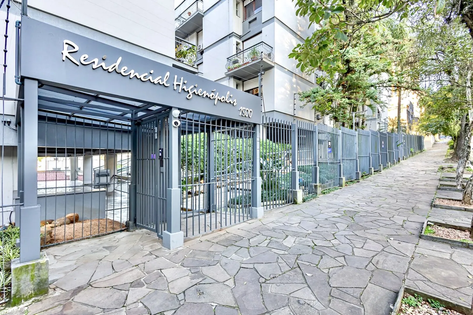 R$ 685.000 - AMPLO APARTAMENTO - 124M2 - 3 DORM - SACADA - DEPEND&Ecirc;NCIA - 2 VAGAS Rua Honório Silveira Dias Porto Alegre - 