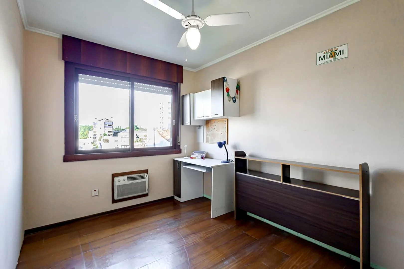 R$ 685.000 - AMPLO APARTAMENTO - 124M2 - 3 DORM - SACADA - DEPEND&Ecirc;NCIA - 2 VAGAS Rua Honório Silveira Dias Porto Alegre - 