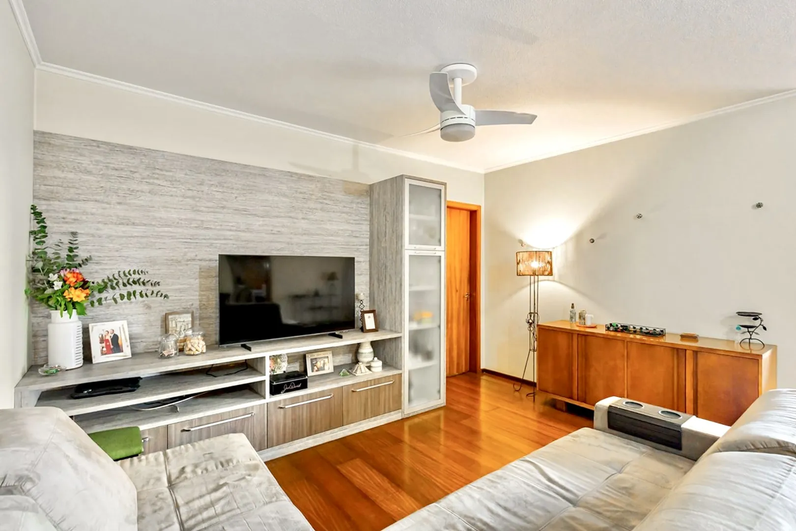 R$ 685.000 - AMPLO APARTAMENTO - 124M2 - 3 DORM - SACADA - DEPEND&Ecirc;NCIA - 2 VAGAS Rua Honório Silveira Dias Porto Alegre - 
