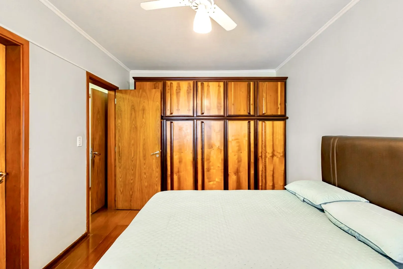 R$ 685.000 - AMPLO APARTAMENTO - 124M2 - 3 DORM - SACADA - DEPEND&Ecirc;NCIA - 2 VAGAS Rua Honório Silveira Dias Porto Alegre - 