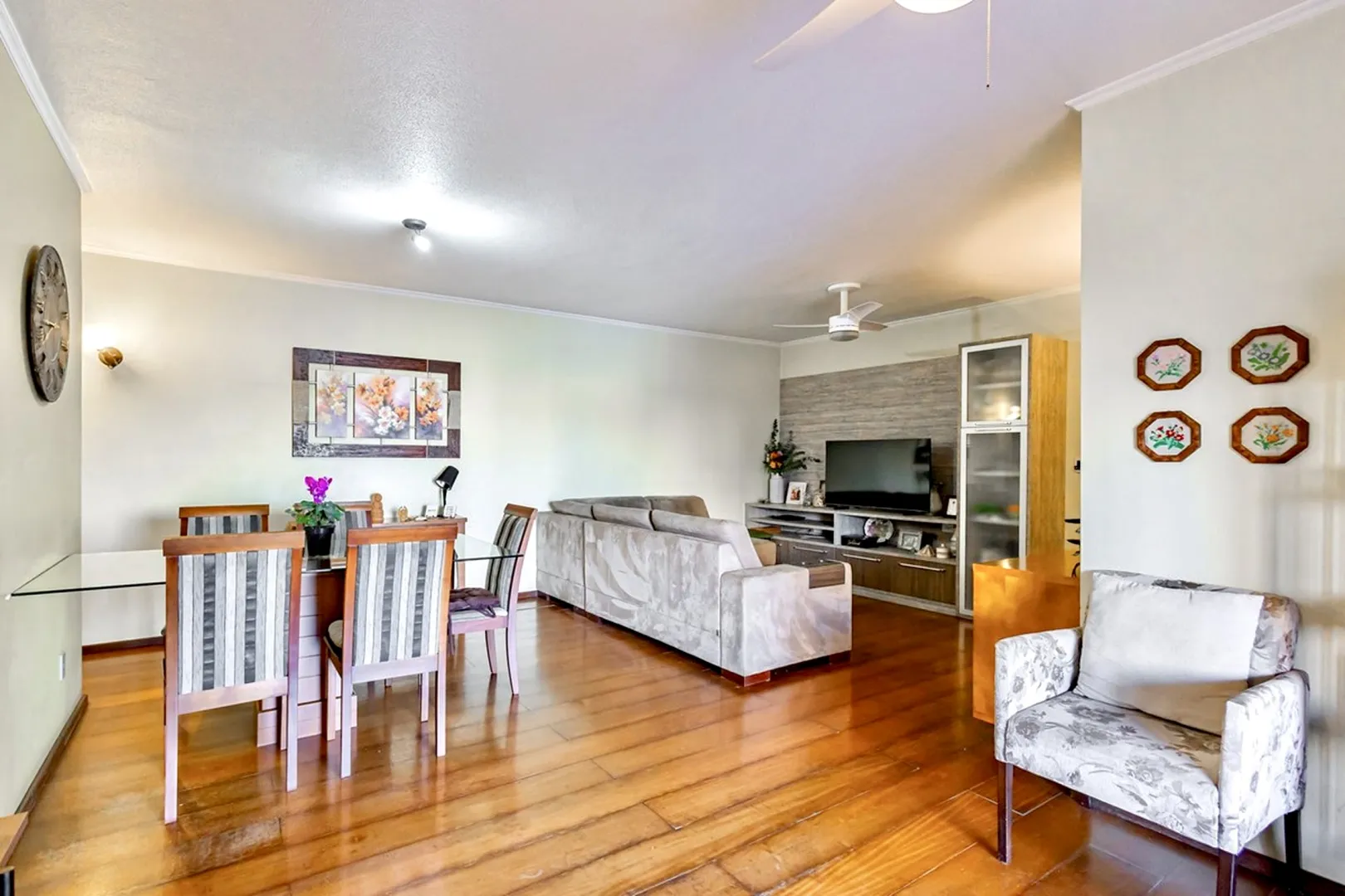 R$ 685.000 - AMPLO APARTAMENTO - 124M2 - 3 DORM - SACADA - DEPEND&Ecirc;NCIA - 2 VAGAS Rua Honório Silveira Dias Porto Alegre - 