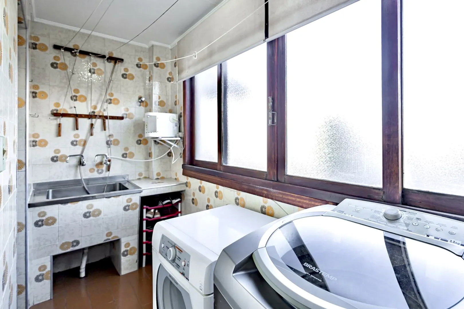 R$ 685.000 - AMPLO APARTAMENTO - 124M2 - 3 DORM - SACADA - DEPEND&Ecirc;NCIA - 2 VAGAS Rua Honório Silveira Dias Porto Alegre - 