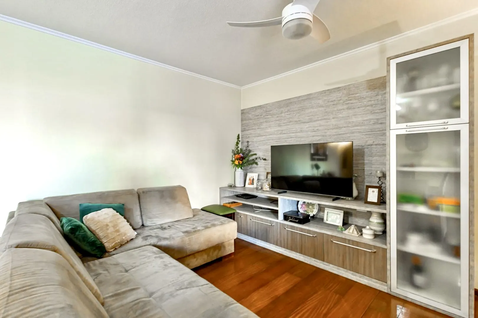 R$ 685.000 - AMPLO APARTAMENTO - 124M2 - 3 DORM - SACADA - DEPEND&Ecirc;NCIA - 2 VAGAS Rua Honório Silveira Dias Porto Alegre - 