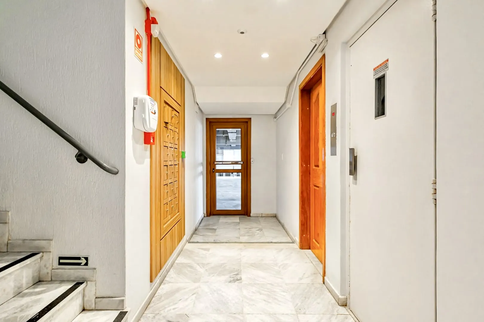 R$ 685.000 - AMPLO APARTAMENTO - 124M2 - 3 DORM - SACADA - DEPEND&Ecirc;NCIA - 2 VAGAS Rua Honório Silveira Dias Porto Alegre - 
