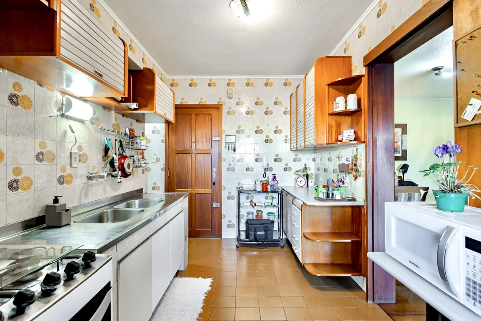 R$ 685.000 - AMPLO APARTAMENTO - 124M2 - 3 DORM - SACADA - DEPEND&Ecirc;NCIA - 2 VAGAS Rua Honório Silveira Dias Porto Alegre - 