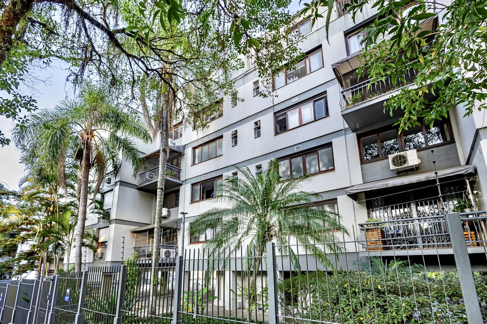 R$ 685.000 - AMPLO APARTAMENTO - 124M2 - 3 DORM - SACADA - DEPEND&Ecirc;NCIA - 2 VAGAS Rua Honório Silveira Dias Porto Alegre - 