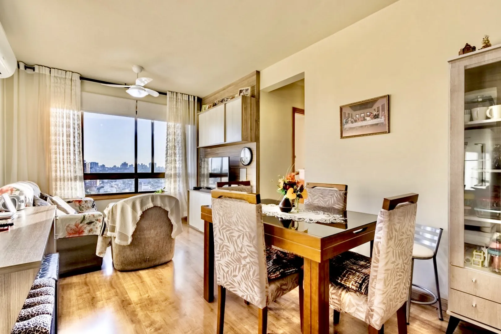 R$ 399.000 - &Oacute;TIMO APARTAMENTO - 60M2 - 2 DORM - SU&Iacute;TE - VISTA - 1 VAGA - INFRA  Porto Alegre - 