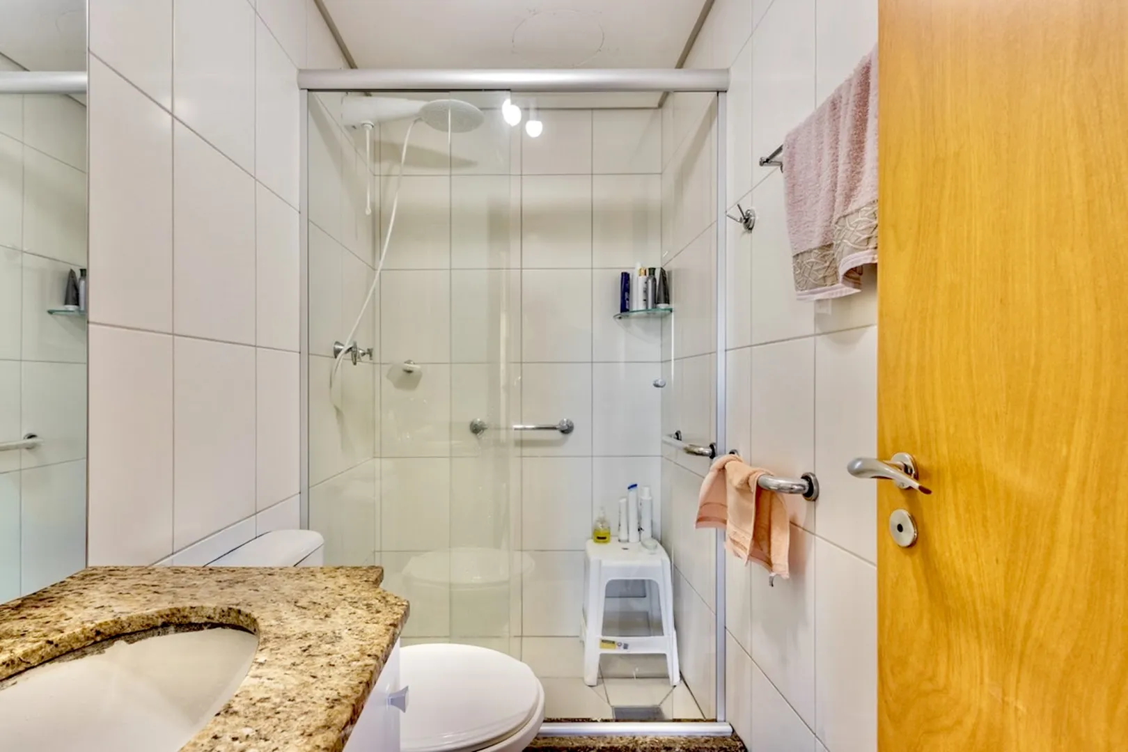 R$ 399.000 - &Oacute;TIMO APARTAMENTO - 60M2 - 2 DORM - SU&Iacute;TE - VISTA - 1 VAGA - INFRA  Porto Alegre - 