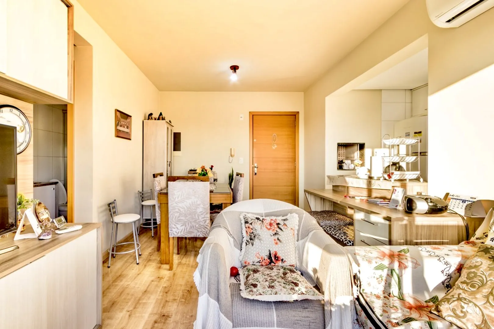 R$ 399.000 - &Oacute;TIMO APARTAMENTO - 60M2 - 2 DORM - SU&Iacute;TE - VISTA - 1 VAGA - INFRA  Porto Alegre - 