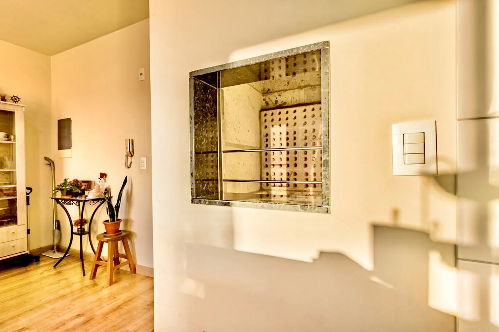 R$ 399.000 - &Oacute;TIMO APARTAMENTO - 60M2 - 2 DORM - SU&Iacute;TE - VISTA - 1 VAGA - INFRA  Porto Alegre - 