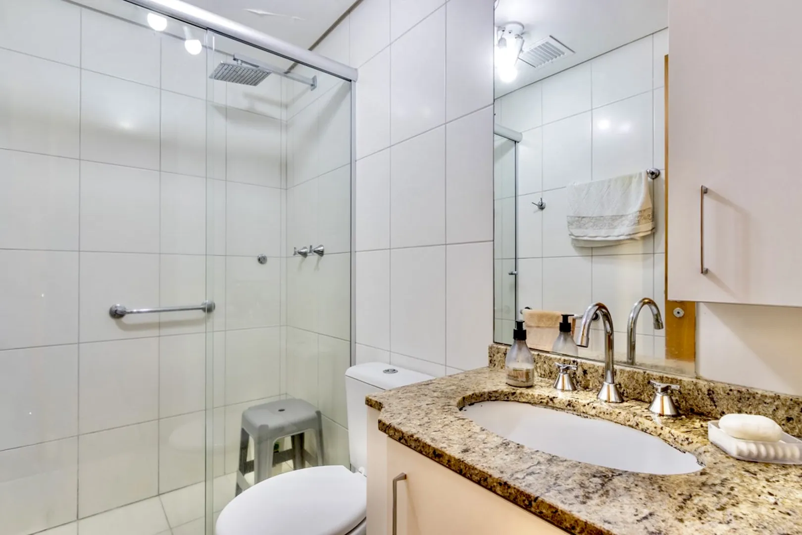 R$ 399.000 - &Oacute;TIMO APARTAMENTO - 60M2 - 2 DORM - SU&Iacute;TE - VISTA - 1 VAGA - INFRA  Porto Alegre - 