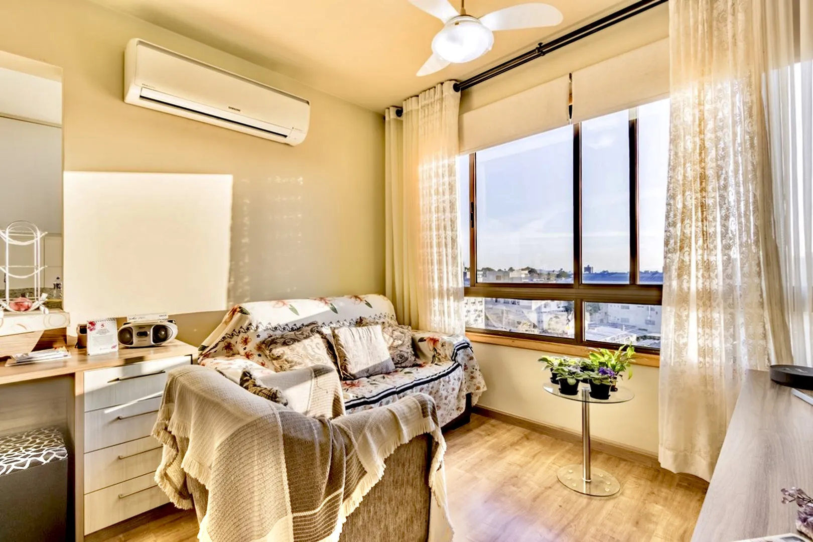 R$ 399.000 - &Oacute;TIMO APARTAMENTO - 60M2 - 2 DORM - SU&Iacute;TE - VISTA - 1 VAGA - INFRA  Porto Alegre - 